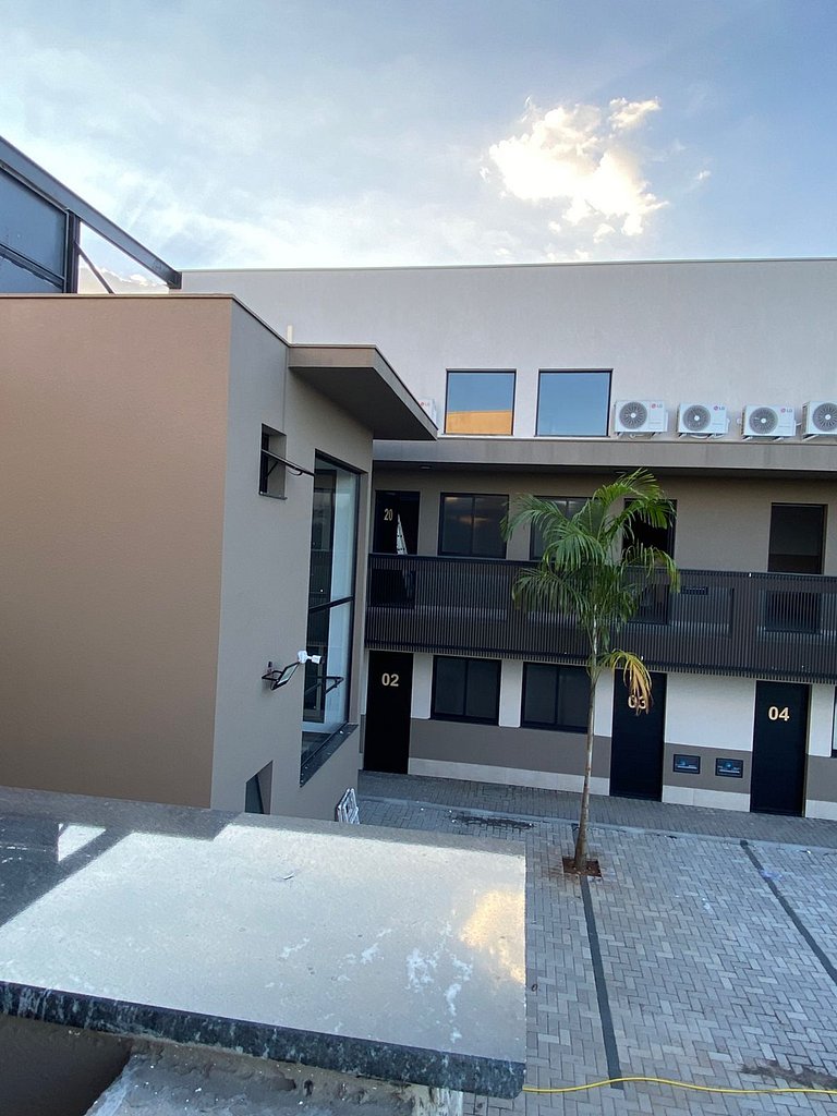 Studio 21 – Andar Superior Moderno com Estacionamento – Cent