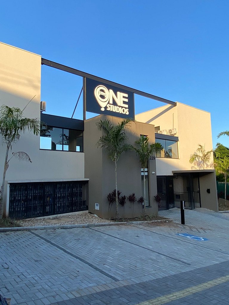 Studio 24 – Superior Clean e Equipado com Estacionamento