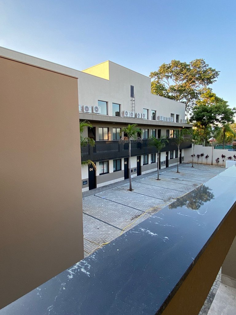 Studio 28 – Andar Superior Moderno com Estacionamento – Cent