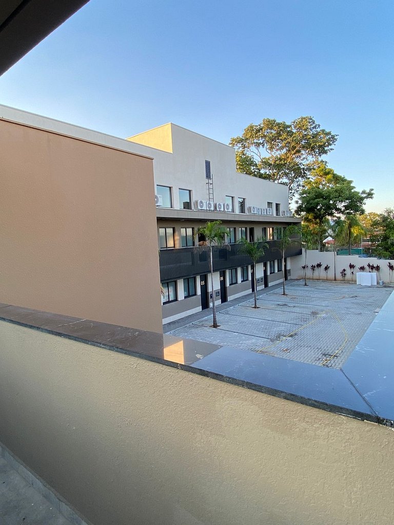 Studio 28 – Andar Superior Moderno com Estacionamento – Cent