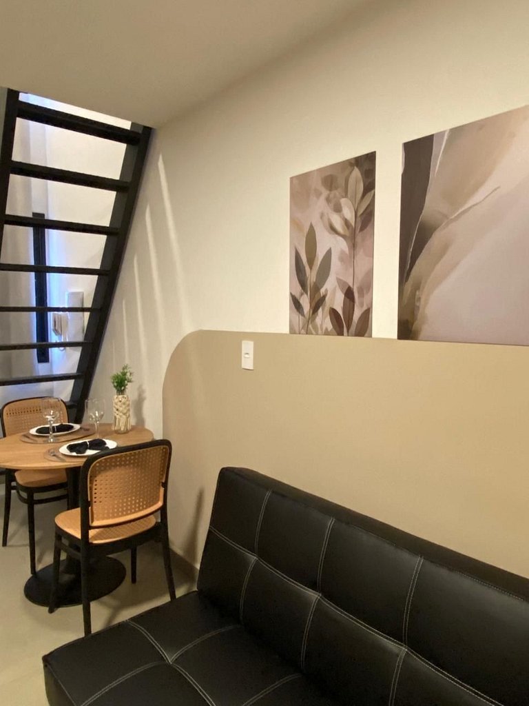 Studio 21 – Andar Superior Moderno com Estacionamento – Cent