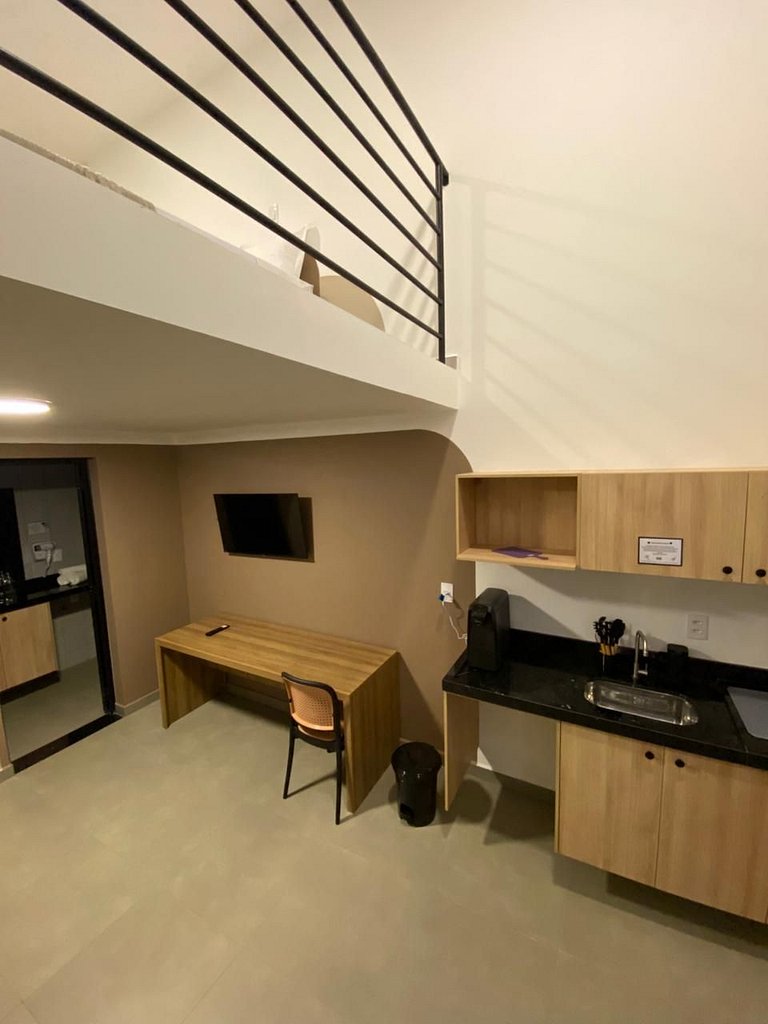 Studio 21 – Andar Superior Moderno com Estacionamento – Cent