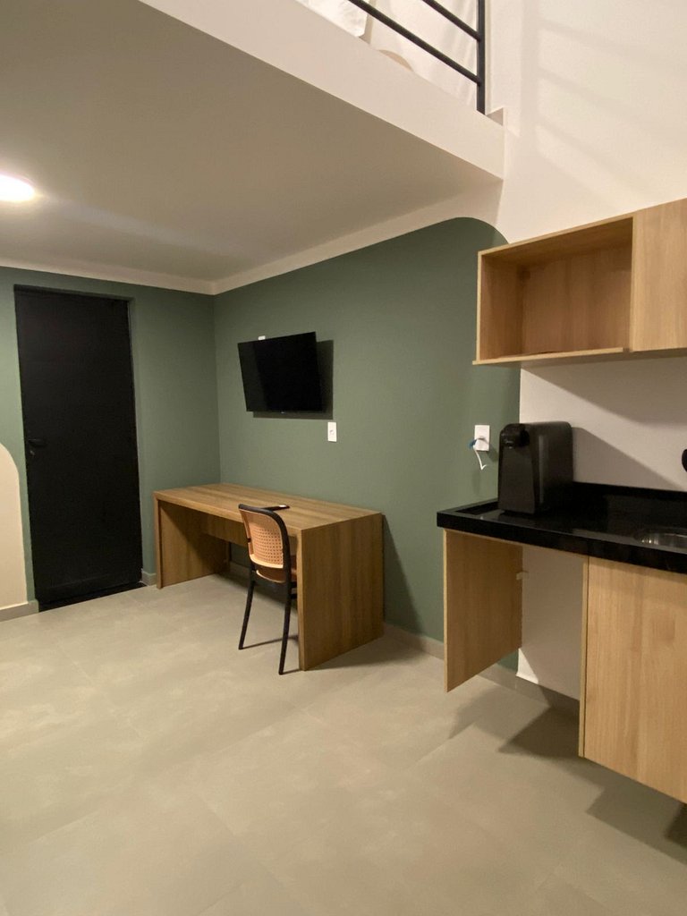 Studio 23 mezanino, atrás Clube 9 de Julho