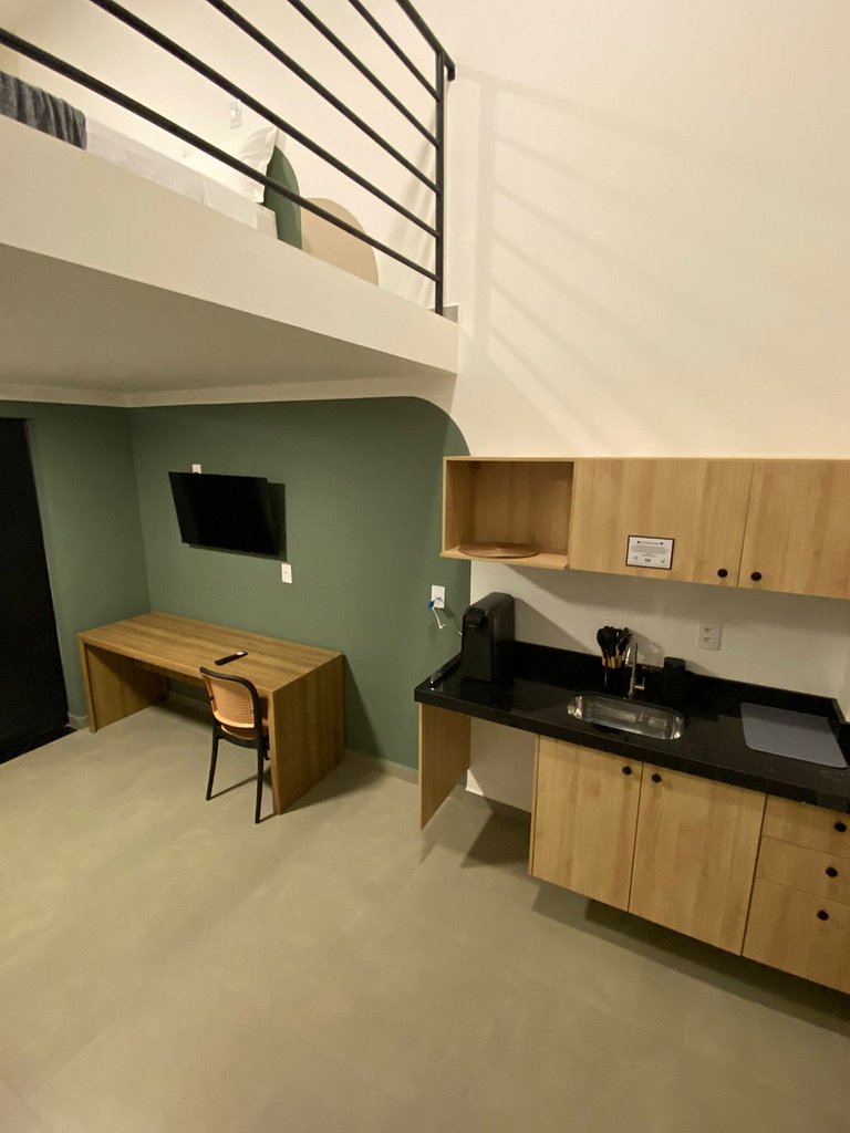 Studio 23 mezanino, atrás Clube 9 de Julho