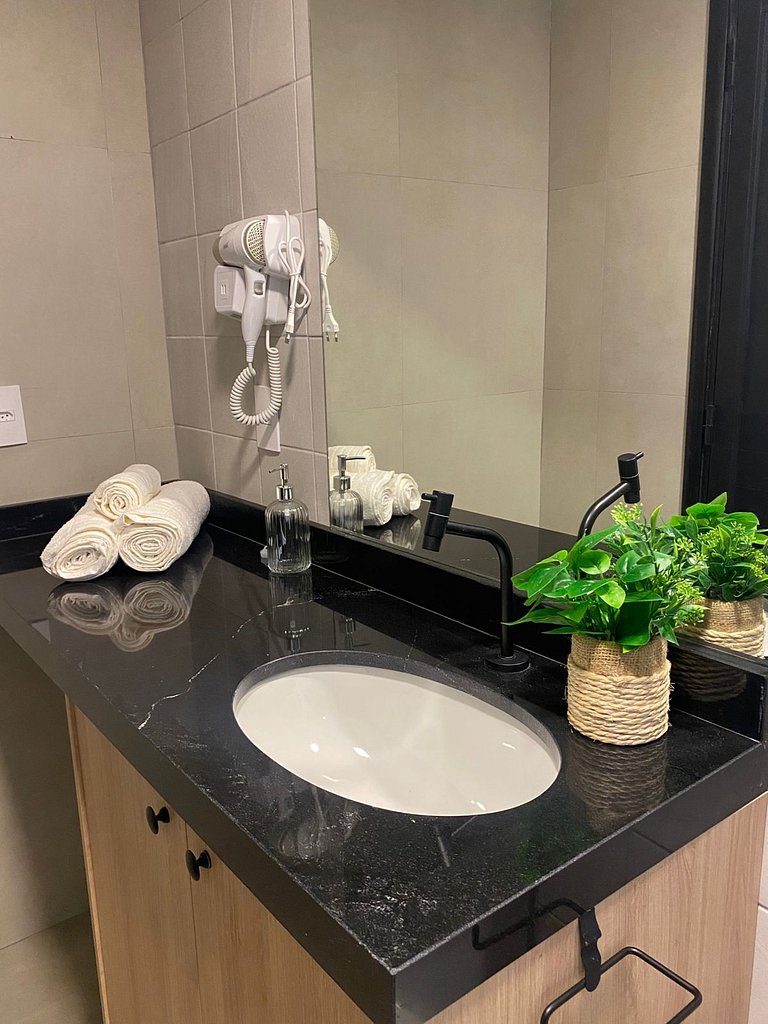 Studio 24 – Superior Clean e Equipado com Estacionamento