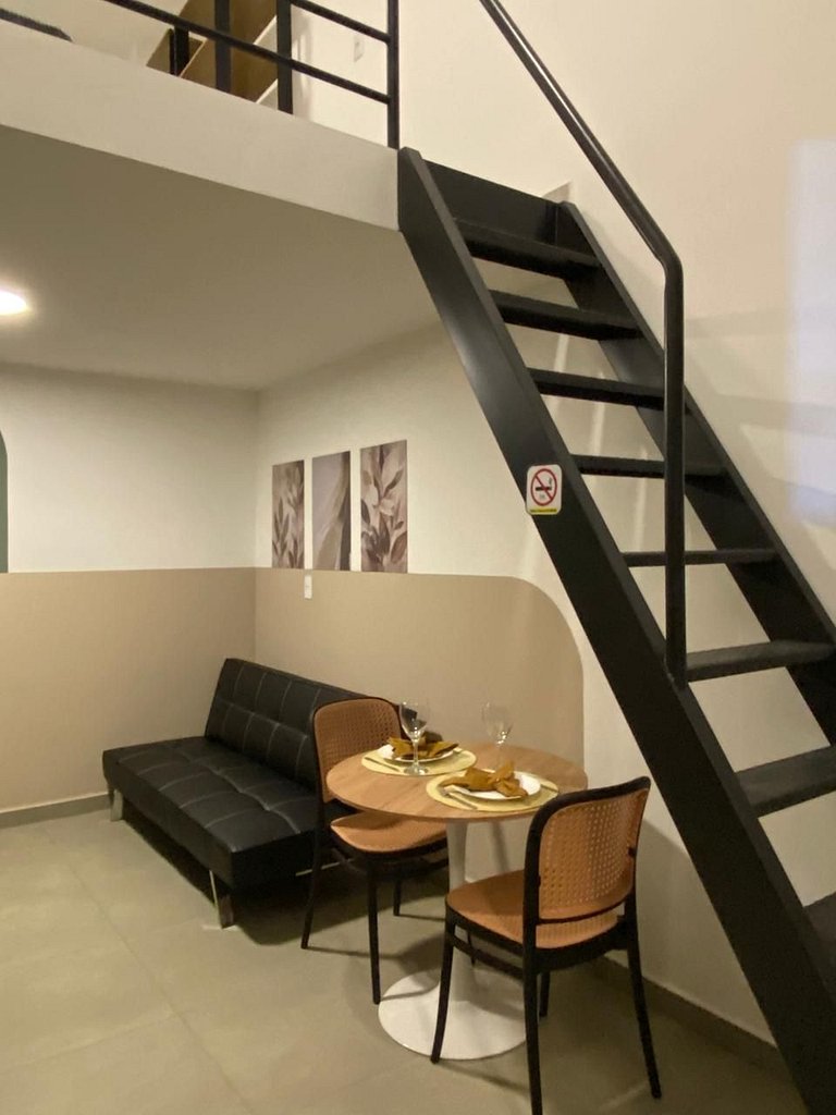 Studio 24 mezanino c/ vaga, perto de tudo