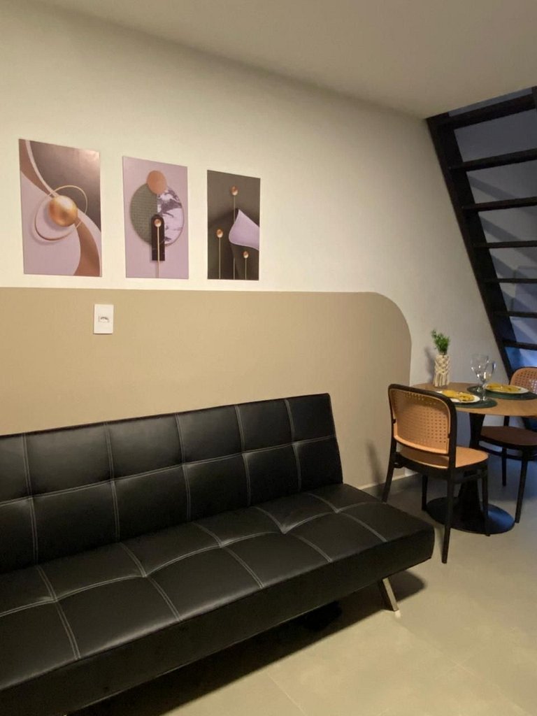 Studio 22 mezanino, em frente ao Burger King