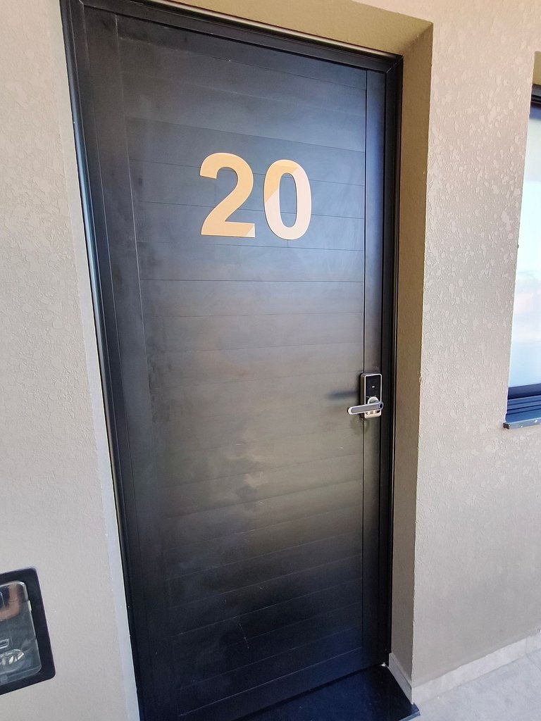 Studio 20 mezanino, self check-in e vaga